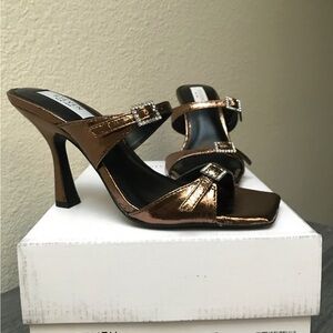 Chic Metallic Heeled Sandals